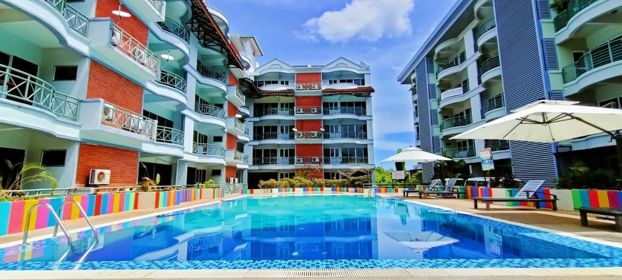 Perdana Serviced Apartment & Resorts Padang Mat Sirat Exterior foto
