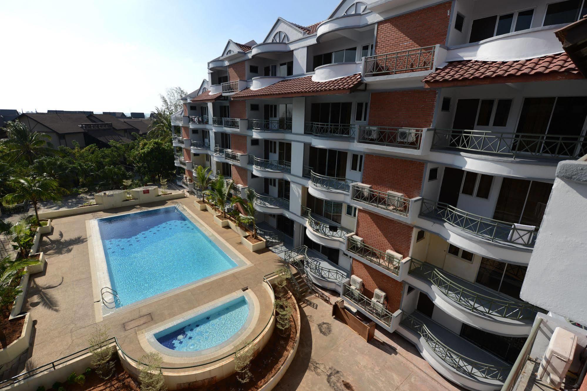 Perdana Serviced Apartment & Resorts Padang Mat Sirat Exterior foto